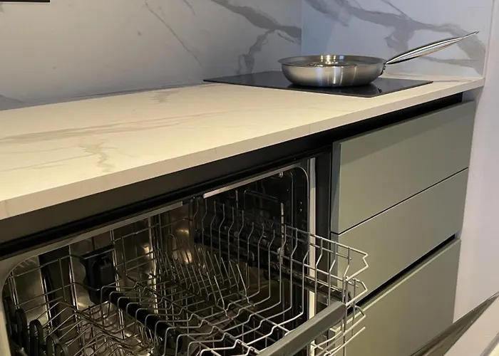 Biri شقة فندقية *